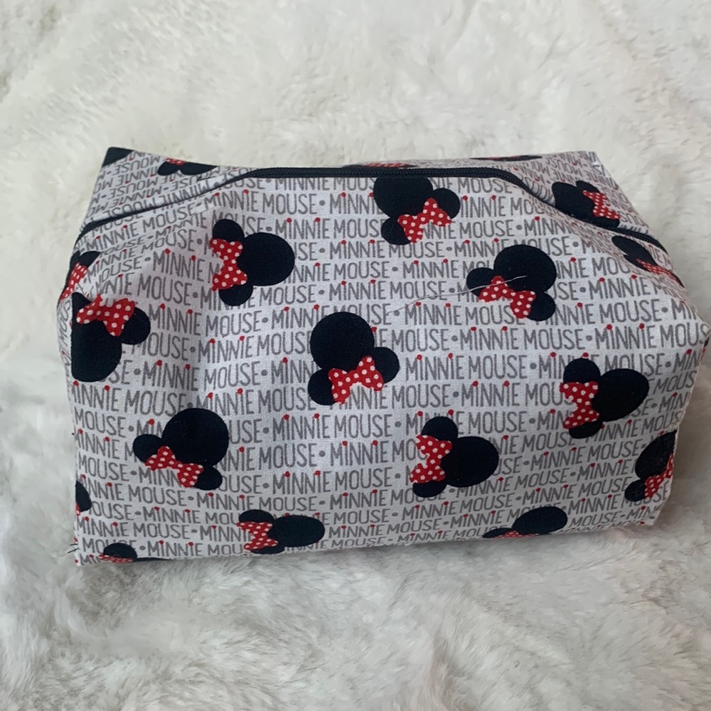 Minnie Mouse pouch 2